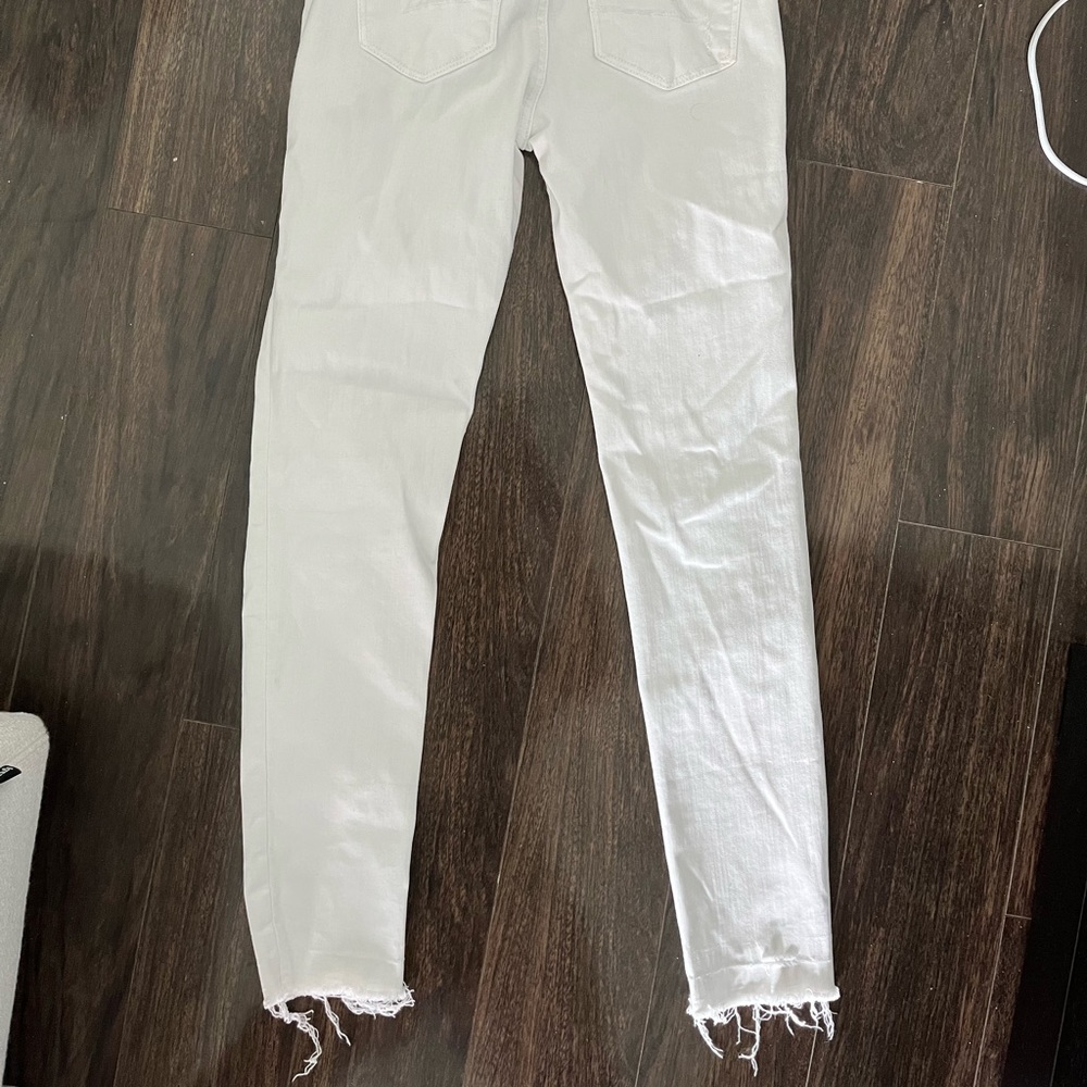 American Eagle AE white skinny distressed jeans size 4